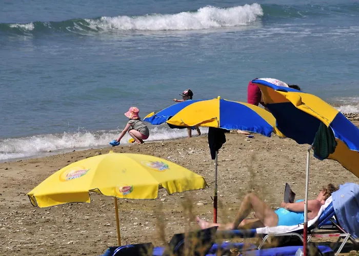 Luxury Coral Bay Shanta 3 Bedroom Distant Sea Views Location * Peyia