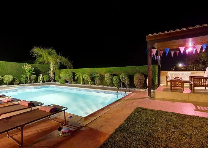 Luxury Coral Bay Shanta 3 Bedroom Distant Sea Views Location Villa *