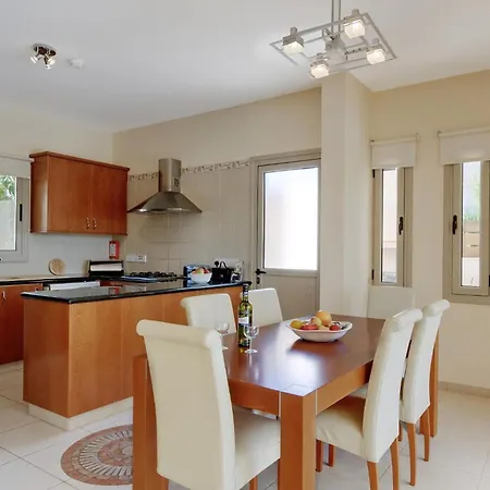 Luxury Coral Bay Shanta 3 Bedroom Distant Sea Views Location * Peyia