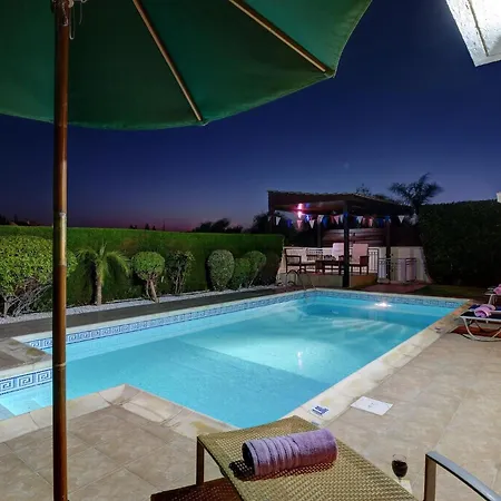Luxury Coral Bay Shanta 3 Bedroom Distant Sea Views Location *