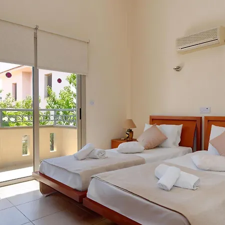 Luxury Coral Bay Shanta 3 Bedroom Distant Sea Views Location * Peyia