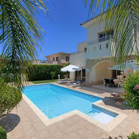 Villa Luxury Coral Bay Shanta 3 Bedroom Distant Sea Views Location *