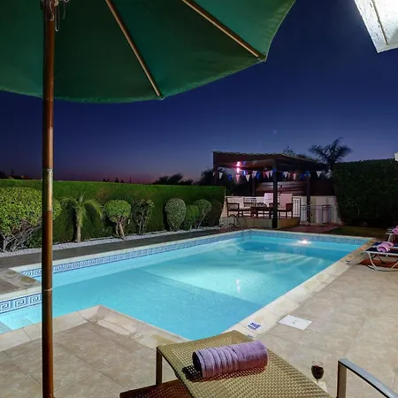 Luxury Coral Bay Shanta 3 Bedroom Distant Sea Views Location