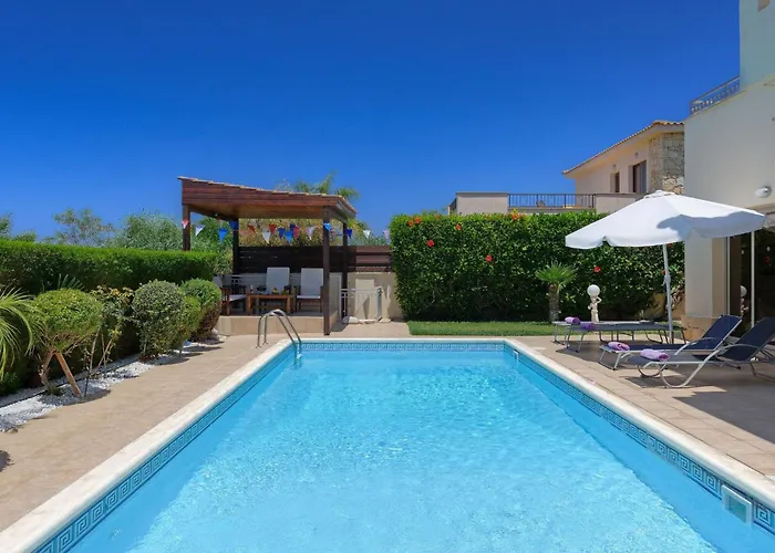 Luxury Coral Bay Shanta 3 Bedroom Distant Sea Views Vila