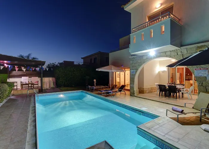 Luxury Coral Bay Shanta 3 Bedroom Distant Sea Views Vila Pegeia