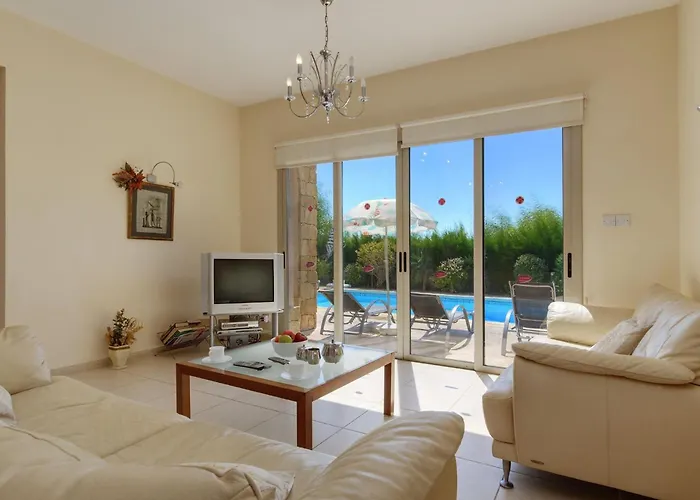 Luxury Coral Bay Shanta 3 Bedroom Distant Sea Views Vila *
