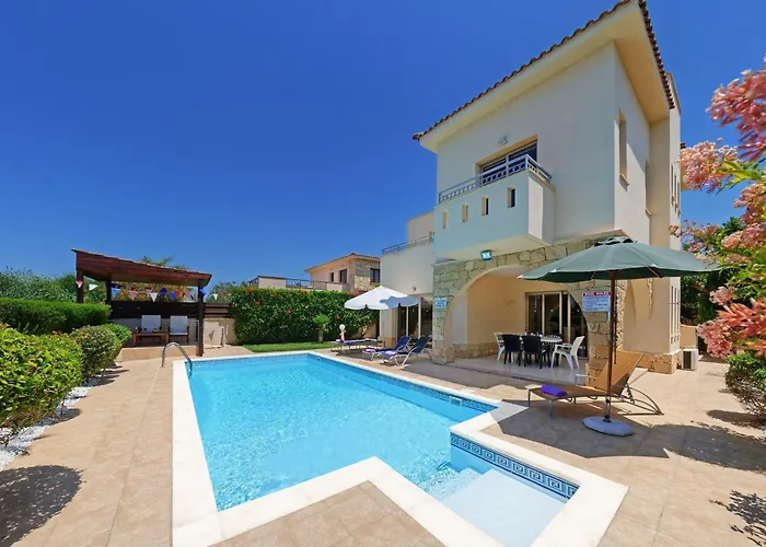 Vila Luxury Coral Bay Shanta 3 Bedroom Distant Sea Views Pegeia