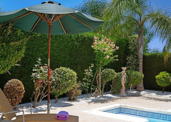 Vila Luxury Coral Bay Shanta 3 Bedroom Distant Sea Views