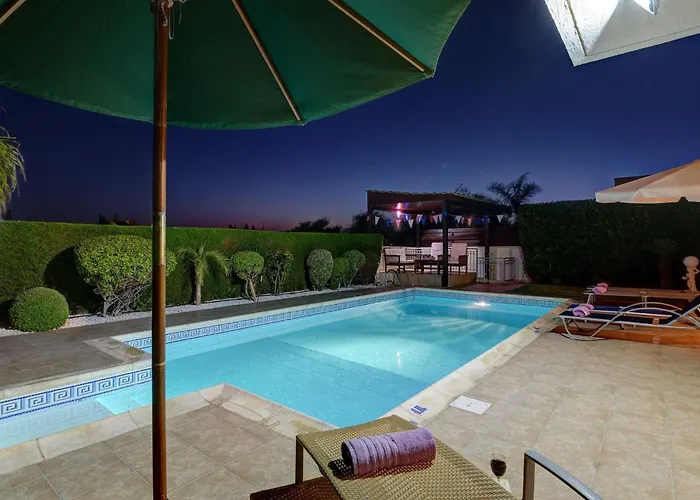 Luxury Coral Bay Shanta 3 Bedroom Distant Sea Views